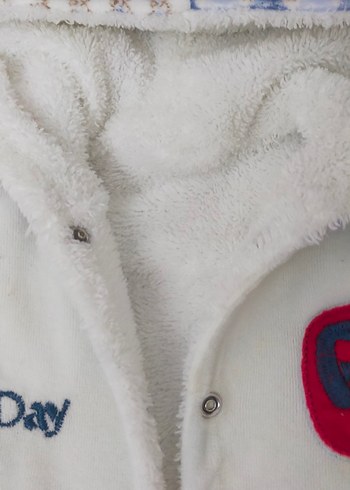 Kapüşonlu, düğmeli, nakışlı bebek takım - Görsel 2