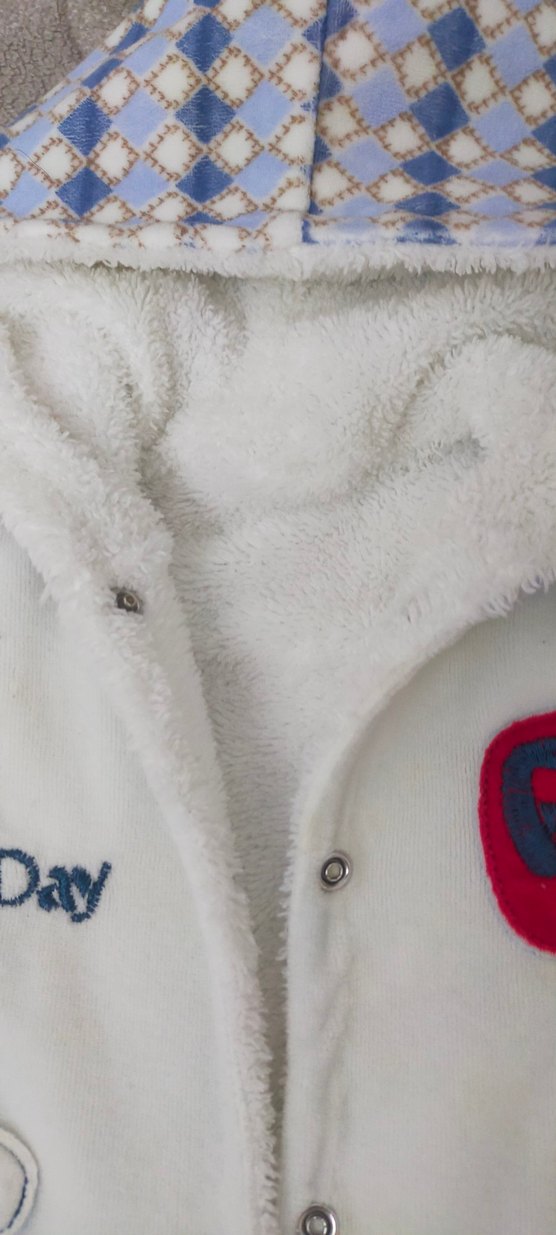 Kapüşonlu, düğmeli, nakışlı bebek takım - Görsel 2