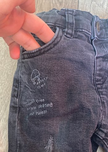 Gri Nakışlı Rahat Kesim Erkek Çocuk Kot Pantolon - Görsel 2