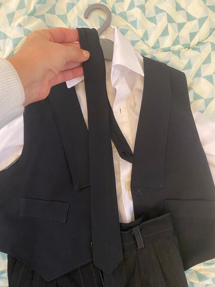 Çocuklar için Siyah Kolsuz Yelekli Beyaz Gömlek - Görsel 2