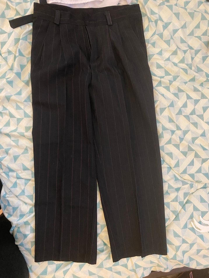 Çocuklar için Siyah Kolsuz Yelekli Beyaz Gömlek - Görsel 5