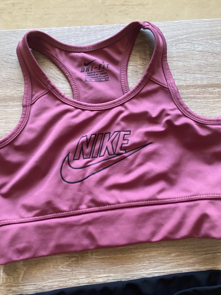 Nike Kadın Pembe Sporcu Sütyeni ve Siyah Şort - Görsel 3