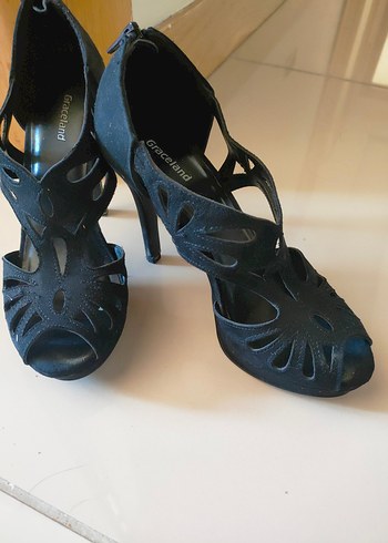 Diğer Kemerli Siyah Gotik Stiletto Topuklu Ayakkabı