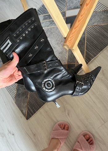 Kadın Siyah Deri Gotik Topuklu Çizme