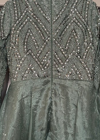 Uzun Drapeli Altın Renkli Kadın Abiye Nişan - Görsel 11