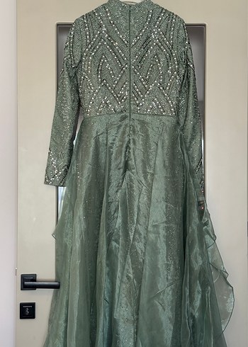 Uzun Drapeli Altın Renkli Kadın Abiye Nişan - Görsel 9