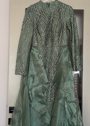 Uzun Drapeli Altın Renkli Kadın Abiye Nişan - Görsel 2