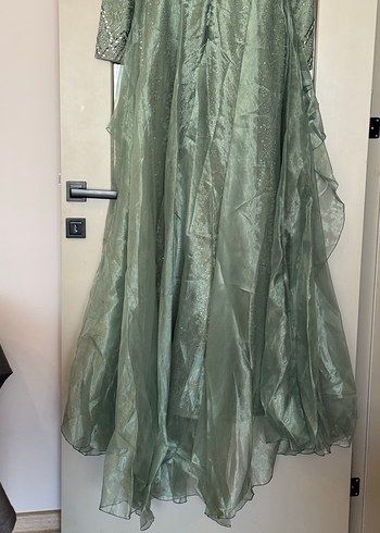 Uzun Drapeli Altın Renkli Kadın Abiye Nişan - Görsel 10