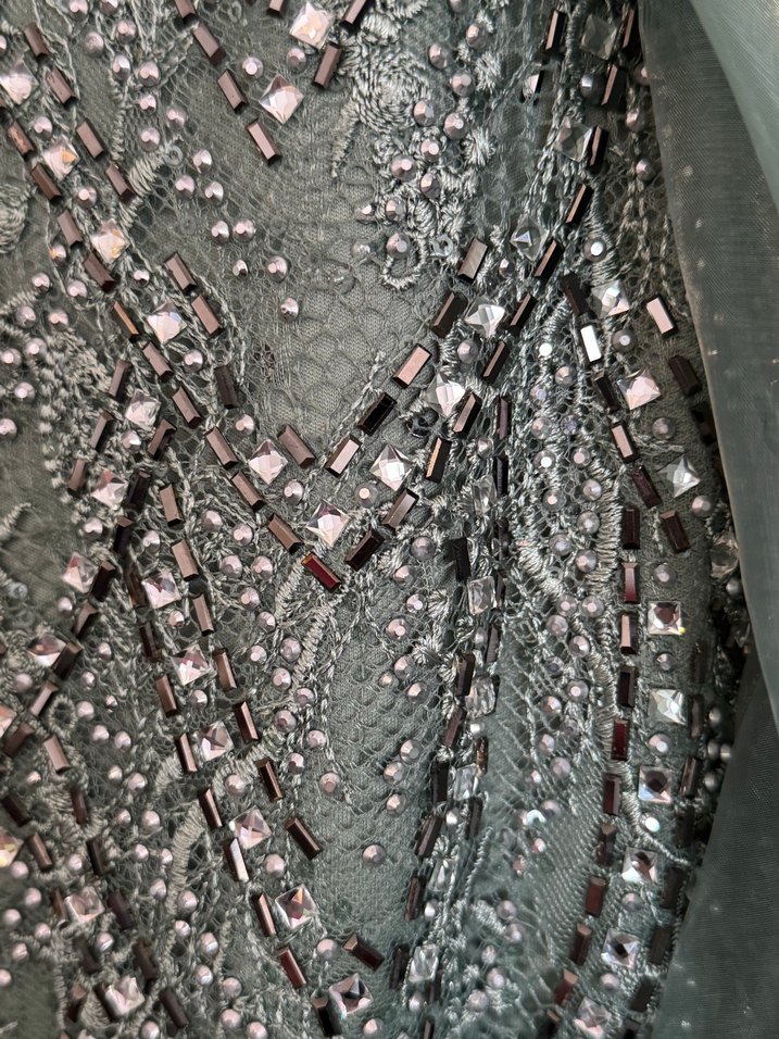 Uzun Drapeli Altın Renkli Kadın Abiye Nişan - Görsel 3