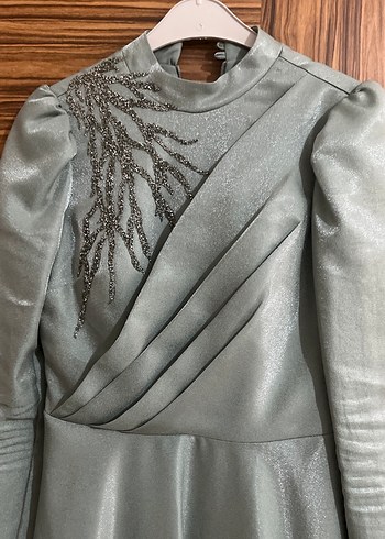 Uzun Kollu Nakışlı Bej Abiye Elbise - Görsel 2