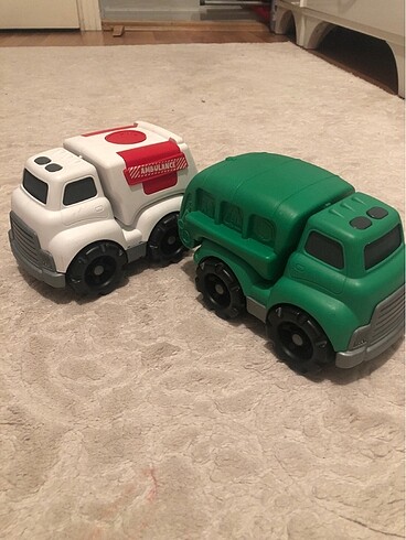 Ambulans ve çöp kamyonu