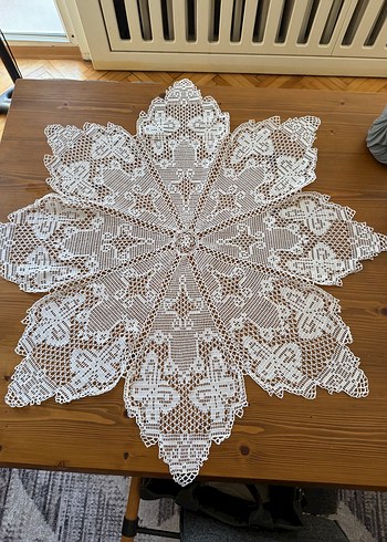 El Yapımı Çeyizlik Dantel Masa Örtüsü