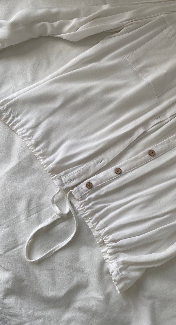 Düğmeli Beyaz Keten Kadın Gömlek - Görsel 4