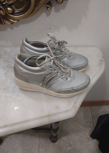 Gri Kadın Dolgu Topuk Spor Ayakkabı - Görsel 2