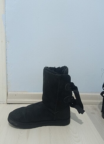 Ugg Arkası kurdaleli UGG 