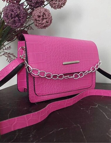 Pembe kol çantası