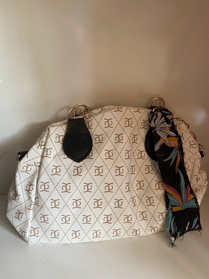 Zincir Detaylı Altın Renk Kadın El Çantası - Görsel 5