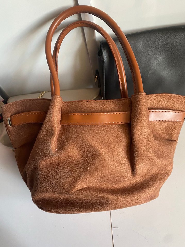 Zincir Detaylı Altın Renk Kadın El Çantası - Görsel 2