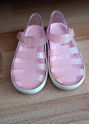 25 Beden pembe Renk İgor marka kız çocuk sandalet 