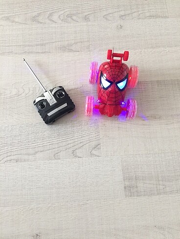 Spiderman takla atan araba