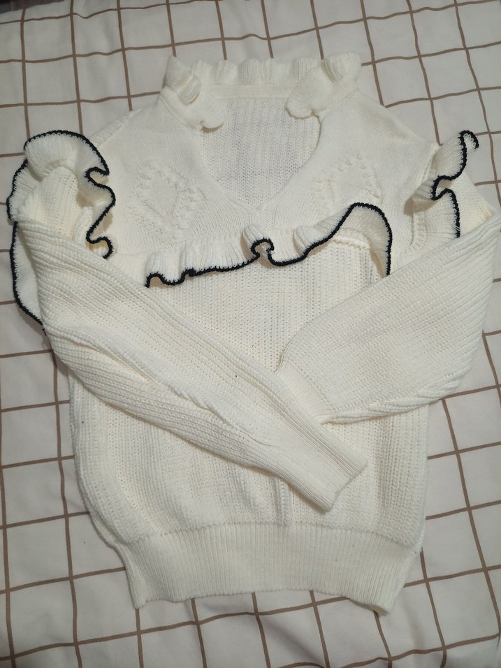 Fırfırlı Beyaz Triko Kadın Kazak - Görsel 3