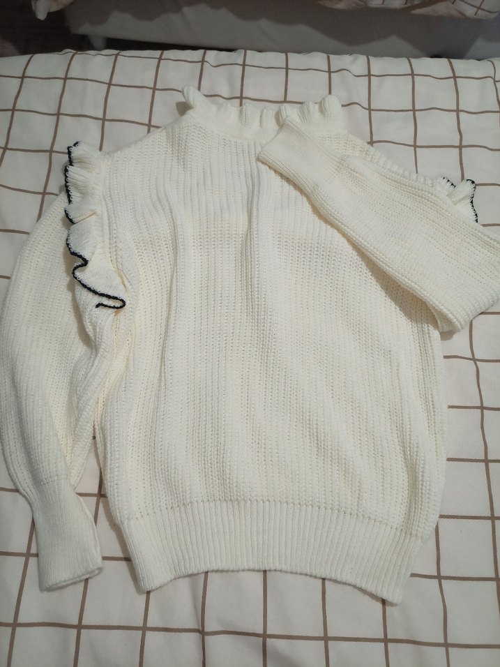 Fırfırlı Beyaz Triko Kadın Kazak - Görsel 4