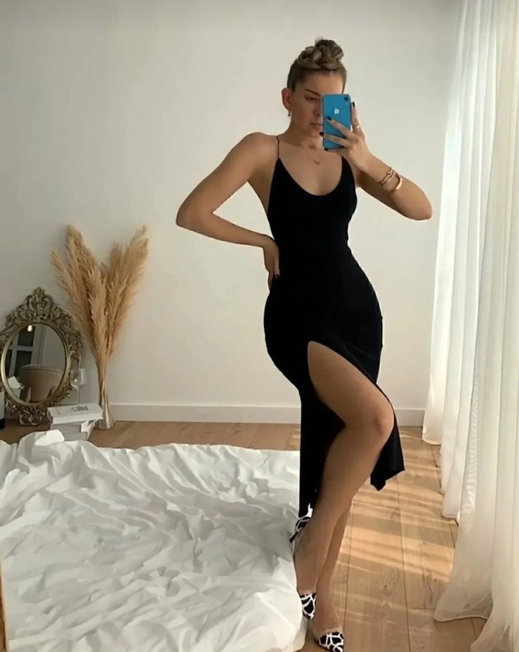 Siyah İnce Askılı Uzun V Yaka Elbise - Görsel 3