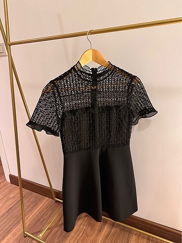Zara üst kısmı dantel detaylı mini elbise