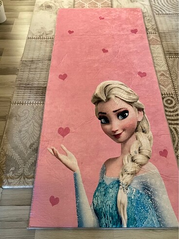 Elsa çocuk odası halı