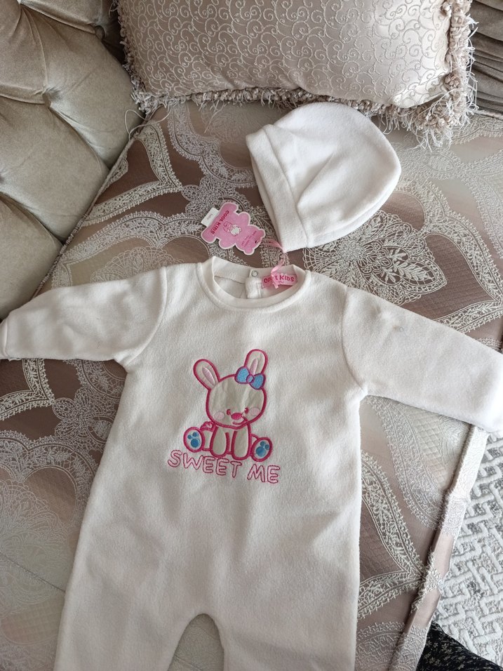 Kapüşonlu Nakışlı Örgü Bebek Kız Tulumu - Görsel 2