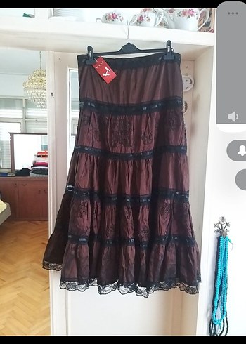 Kahverengi Nakışlı Uzun Gotik Etek