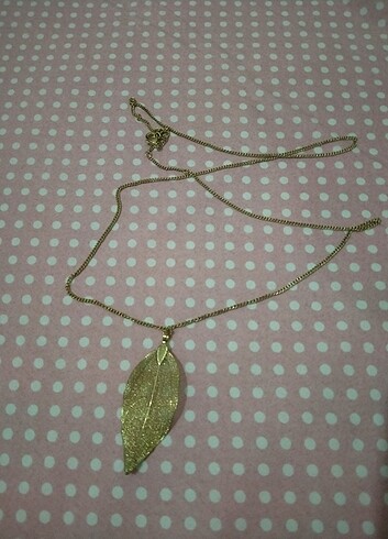 Accessorize Yaprak kolye