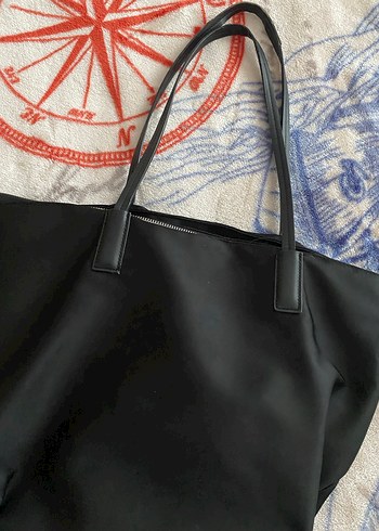 Bershka Büyük omuz çantası