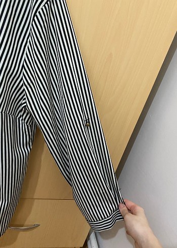 V Yaka Çizgili Siyah Kadın Gömlek - Görsel 5