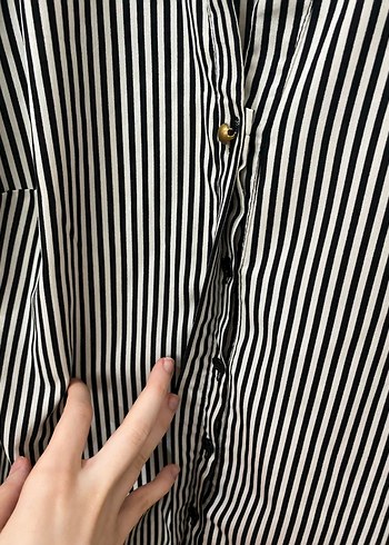 V Yaka Çizgili Siyah Kadın Gömlek - Görsel 3