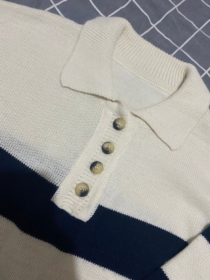 Çizgili Yakalı Triko Kazak - Görsel 3