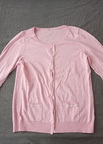 Pembe düğmeli hırka