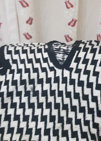 Siyah Beyaz Zebralı V Yaka Triko Süveter - Görsel 5