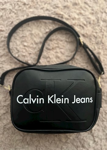 Calvin Klein Siyah Deri Kadın Çapraz Çanta - Görsel 2