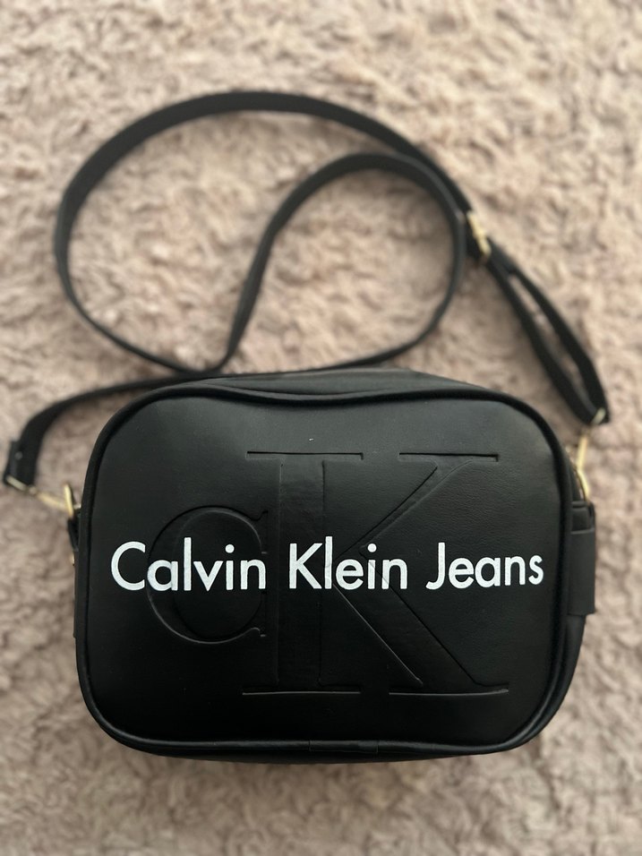 Calvin Klein Siyah Deri Kadın Çapraz Çanta - Görsel 2