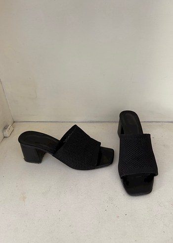 Siyah topuklu terlık - Görsel 4