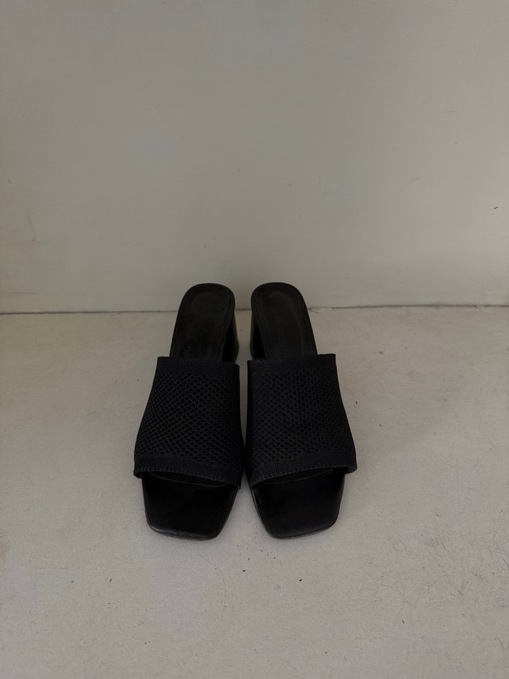 Siyah topuklu terlık - Görsel 5