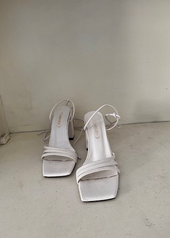 Kadın Beyaz Blok Topuklu Sandalet - Görsel 4