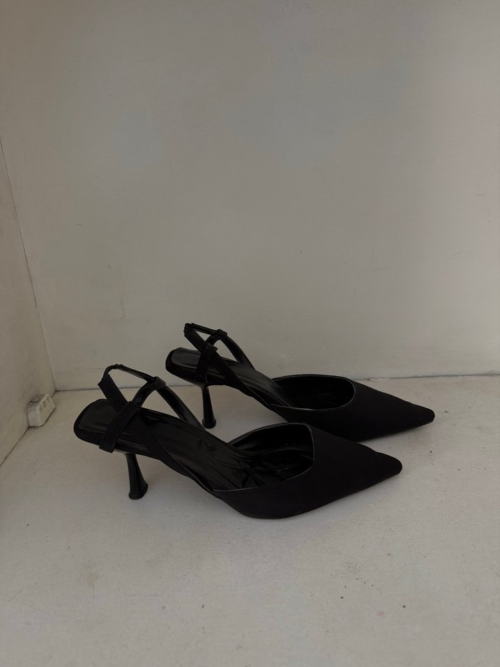 Siyah Tokalı İnce Topuklu Kadın Ayakkabı - Görsel 2