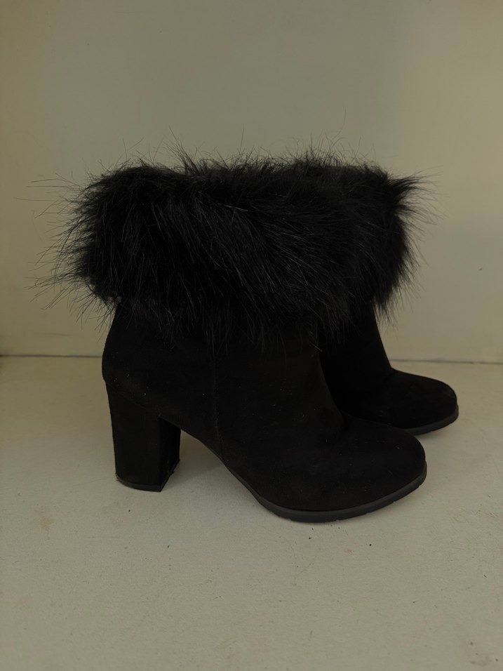 Siyah Süet Topuklu Kürklü Kadın Bot - Görsel 2