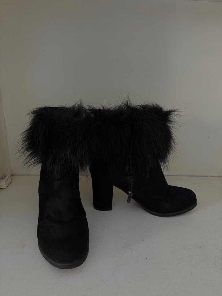 Siyah Süet Topuklu Kürklü Kadın Bot - Görsel 4