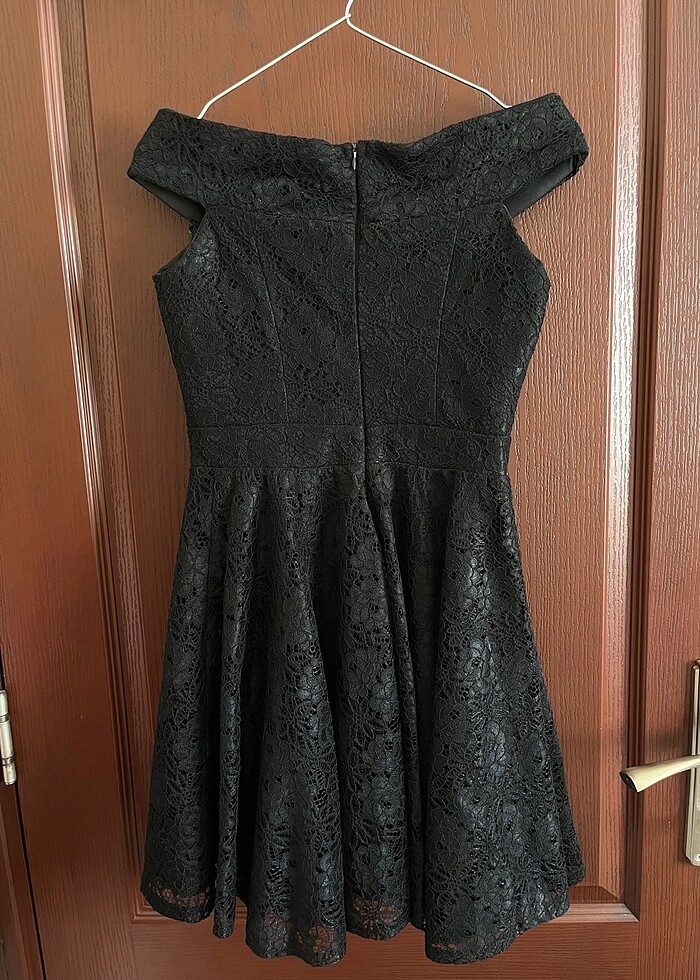 Kadın mini dantel siyah madonna yaka omzu açık elbise - Görsel 2