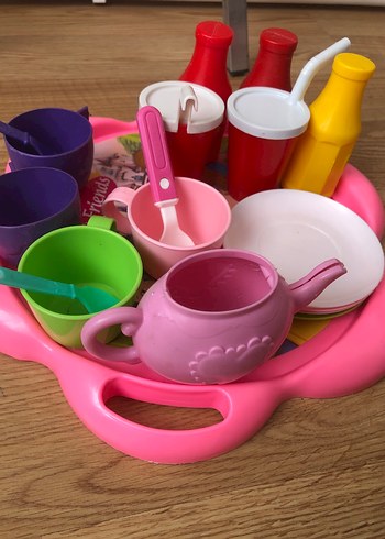 Renkli Pembe Tepside Oyuncak Sofra Seti