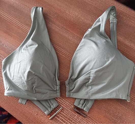 Oysho su yesili bikini takimi, gold dikdortgen detayli