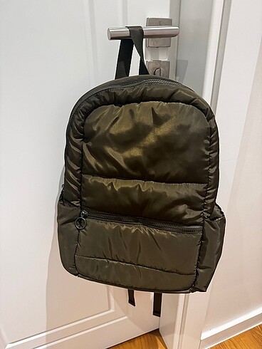 Oysho Haki Puffer Sirt Cantasi